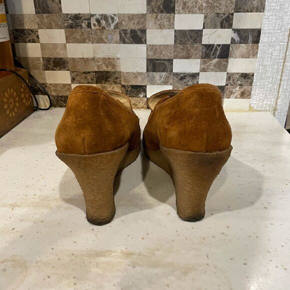 Micheal Kors Heels  - Picture 3 of 6